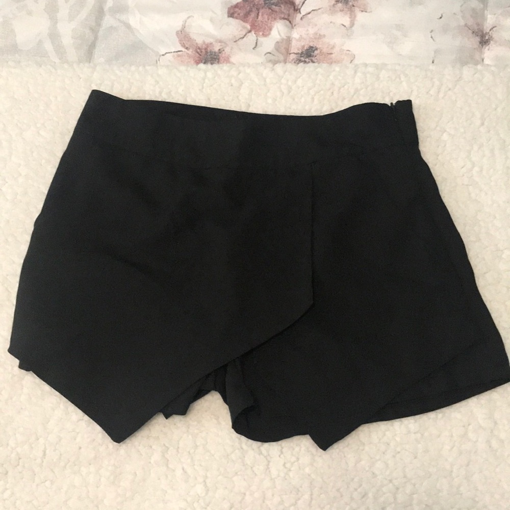 Black skort (Never Worn)